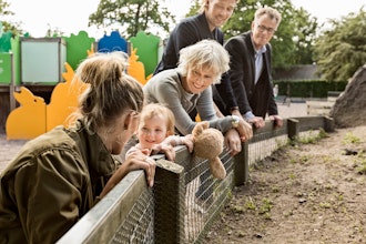 Familie Er En Tur I Zoo