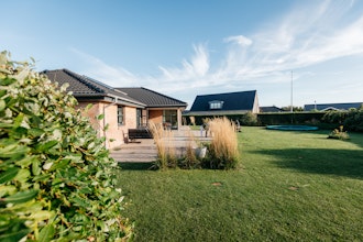 Nyt Parcelhus Set Fra Haven